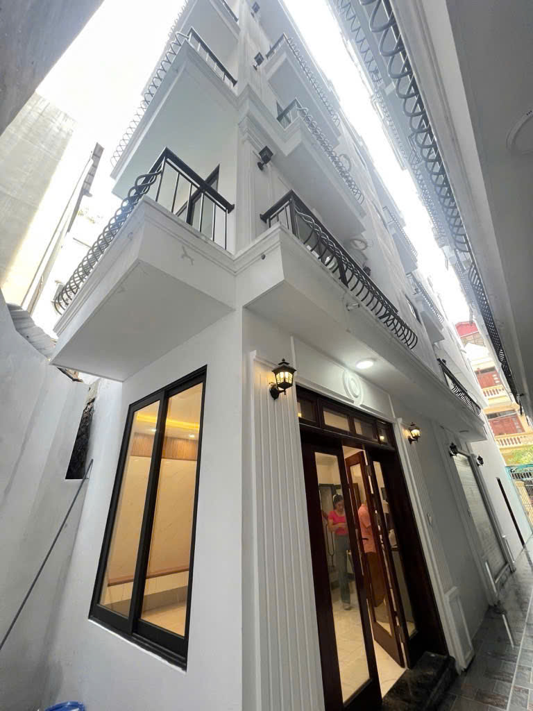 BÁN NHÀ XUÂN ĐỈNH 30M2 X 5 TẦNG , MT 5.7M , NHÀ MỚI GẦN PHỐ , GẦN Ô TÔ , CHỈ 8.3 TỶ
